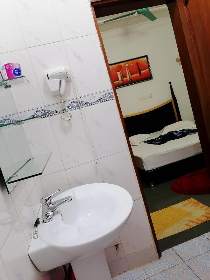 Hotel Residence Jeanne D'Arc Cotonou Buitenkant foto