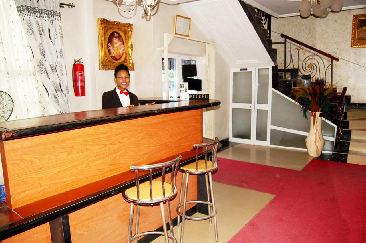 Hotel Residence Jeanne D'Arc Cotonou Buitenkant foto